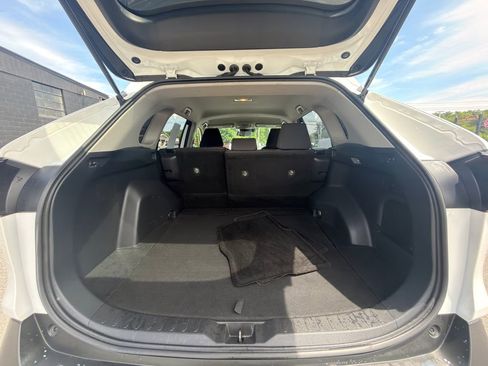 Used 2020 Toyota RAV4 LE AWD/4WD image 13