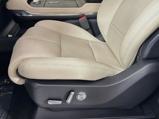 New 2027 Lincoln Navigator Reserve w/ Jet Appearance Package AWD/4WD image 20