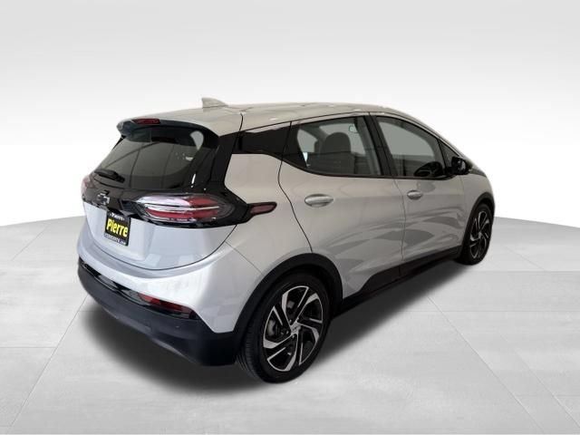 Used 2022 Chevrolet Bolt LT w/ Infotainment Package FWD image 5