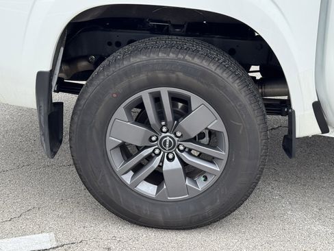 Certified 2025 Nissan Frontier SV image 39