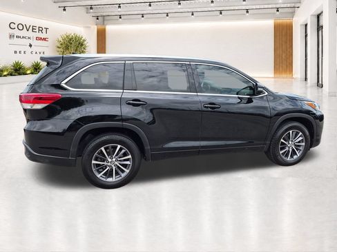 Used 2017 Toyota Highlander XLE FWD image 11