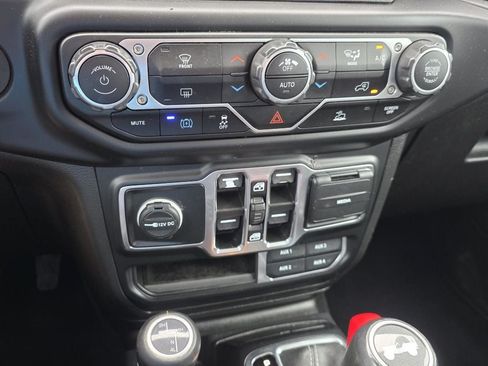 Used 2023 Jeep Wrangler Unlimited Sahara AWD/4WD image 22