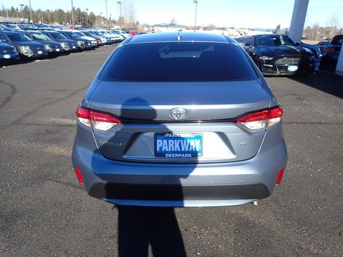 Used 2020 Toyota Corolla LE FWD image 4