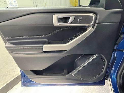 Used 2022 Ford Explorer XLT w/ Equipment Group 202A AWD/4WD image 22