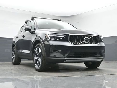 Used 2025 Volvo XC40 B5 Plus AWD/4WD image 11