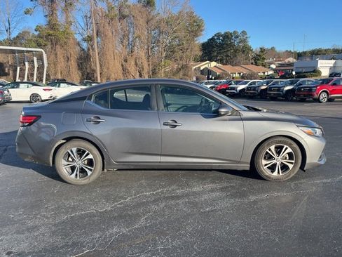 Used 2020 Nissan Sentra SV image 2
