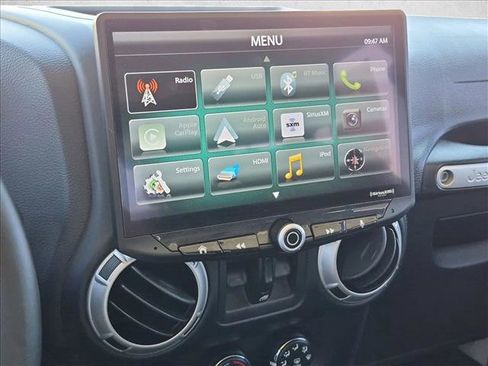 Used 2017 Jeep Wrangler Unlimited Rubicon w/ Connectivity Group AWD/4WD image 13
