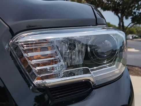 Used 2023 Toyota Tacoma TRD Sport w/ Advanced Technology Package image 6