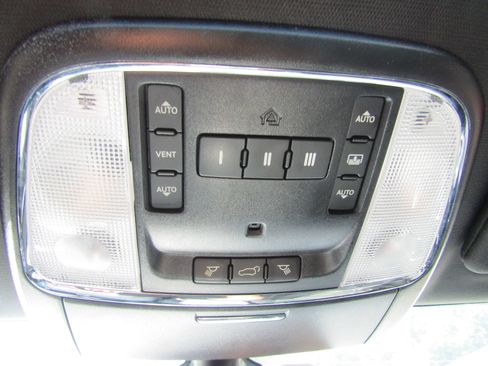 Used 2018 Jeep Grand Cherokee Overland AWD/4WD image 39