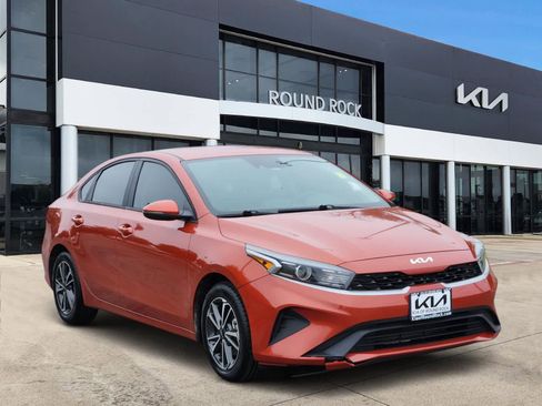 Certified 2022 Kia Forte LXS w/ LXS Technology Package FWD image 3