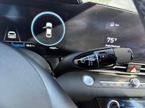 Used 2021 Hyundai Elantra Limited FWD image 19