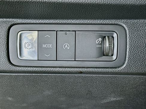 Used 2026 Chevrolet Traverse LT FWD image 17