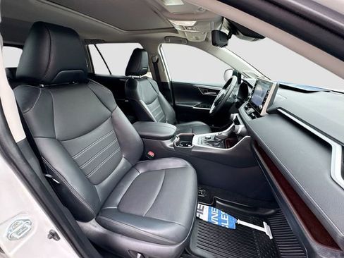 Used 2022 Toyota RAV4 Limited image 30