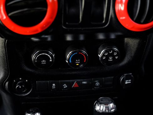 Used 2015 Jeep Wrangler Sahara AWD/4WD image 29