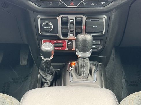 Used 2025 Jeep Gladiator Willys image 29