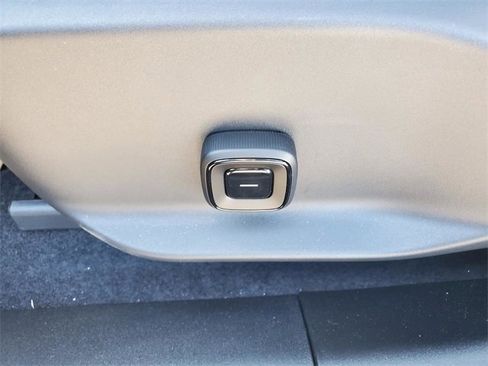 New 2025 Volvo EX30 Plus w/ Protection Package Premier image 13