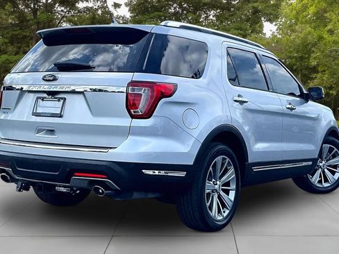 Used 2018 Ford Explorer Limited FWD image 2