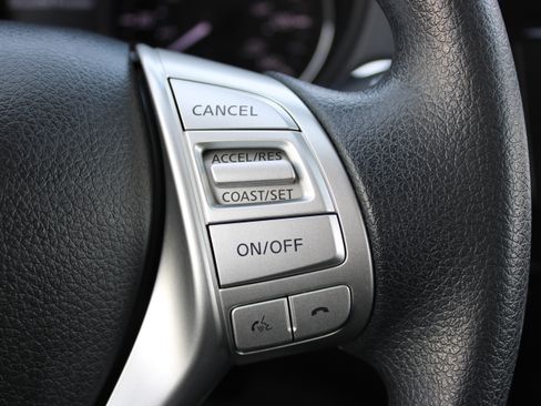 Used 2016 Nissan Rogue SV image 22