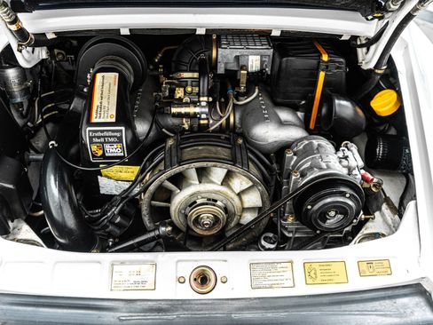 Used 1989 Porsche 911 Carrera RWD image 12