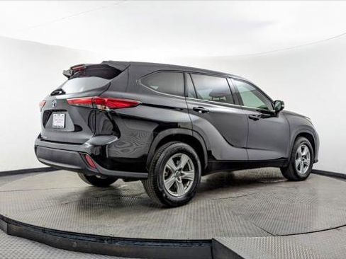 Used 2021 Toyota Highlander L image 8