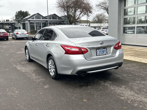 Used 2016 Nissan Altima 2.5 S w/ Power Driver Seat Package image 3