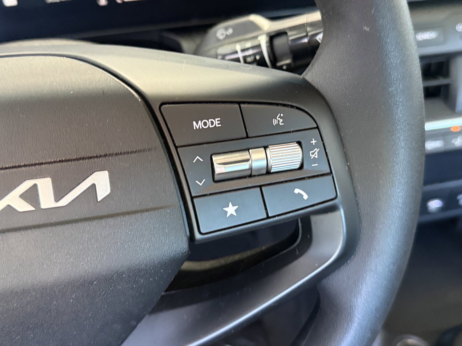 Used 2025 Kia K4 FWD image 23