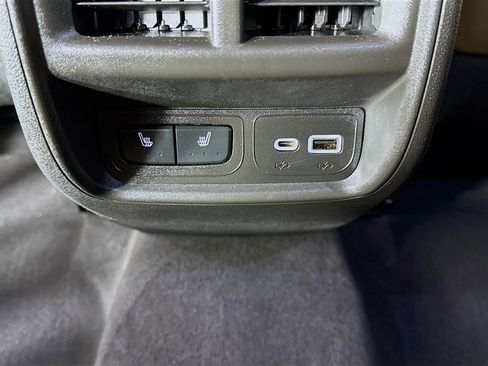 Used 2024 Cadillac XT4 Luxury w/ Cold Weather Package image 27