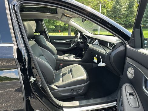 New 2025 INFINITI QX50 Luxe image 9