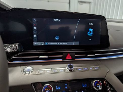 Used 2024 Hyundai Elantra Blue FWD image 21