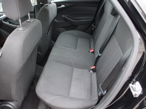 Used 2018 Ford Focus SE w/ SE Appearance Package image 10