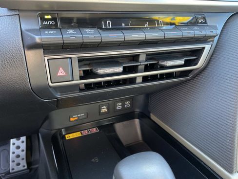 Used 2025 Toyota Camry SE image 22