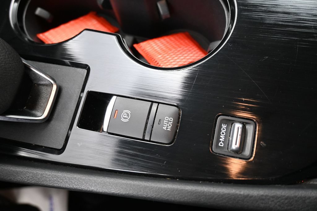 Used 2025 Nissan Rogue SV FWD image 22