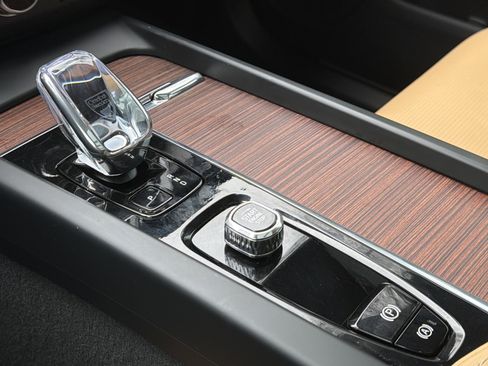 Certified 2024 Volvo XC60 T8 Ultimate w/ Climate Package image 26