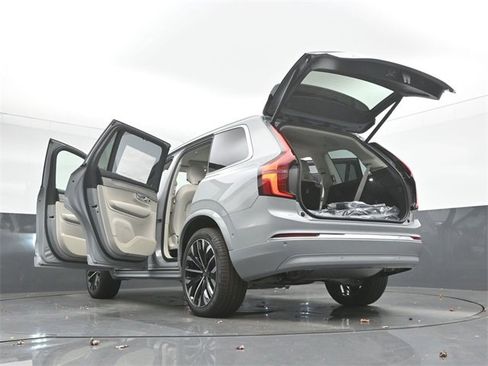 New 2026 Volvo XC90 B6 Ultra image 57