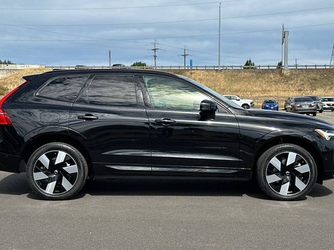 Used 2023 Volvo XC60 T8 Ultimate w/ Climate Package AWD/4WD image 2