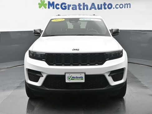 Used 2023 Jeep Grand Cherokee Altitude AWD/4WD image 6