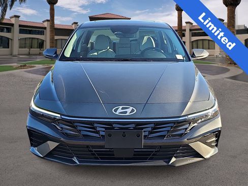 Used 2025 Hyundai Elantra Limited image 3