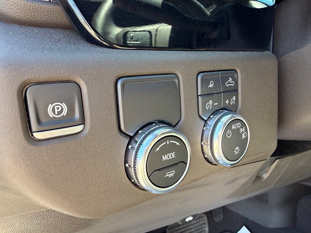 Used 2025 GMC Sierra 3500 SLE w/ Preferred Package RWD image 9