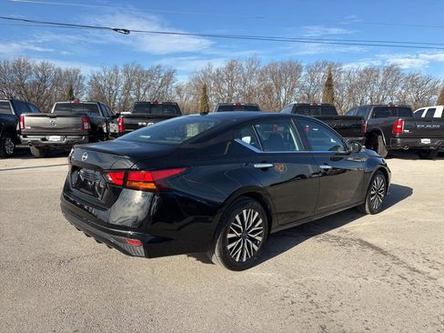 Used 2025 Nissan Altima 2.5 SV image 3