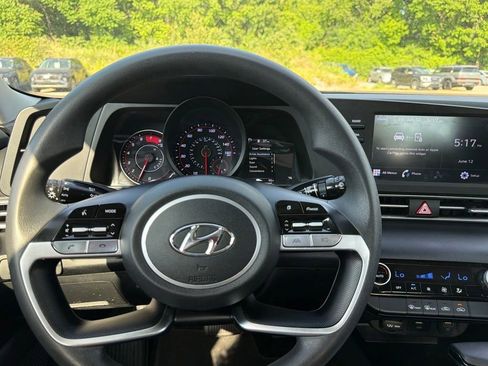 Used 2023 Hyundai Elantra SEL w/ Preferred Accessory Package FWD image 14