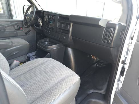 Used 2014 Chevrolet Express 3500 image 17