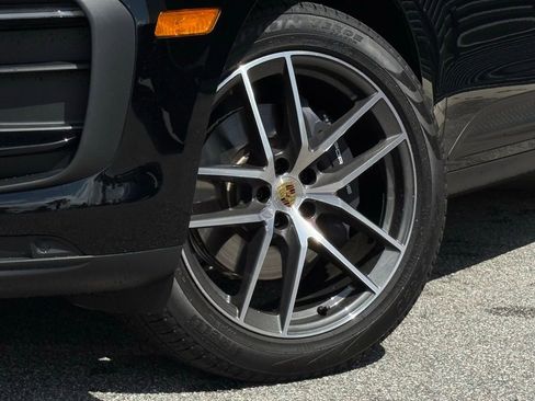 Certified 2026 Porsche Macan AWD/4WD image 6