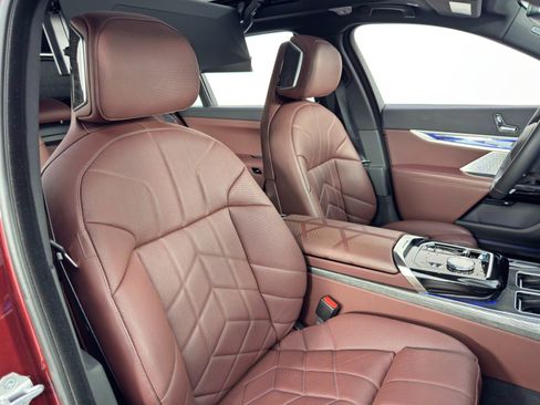 Used 2024 BMW i7 xDrive60 image 52