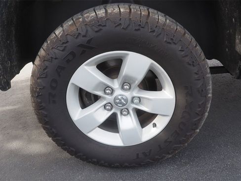 Used 2016 RAM 1500 Classic SLT w/ Luxury Group image 24