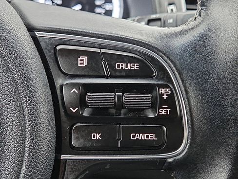 Used 2017 Kia Niro EX image 22