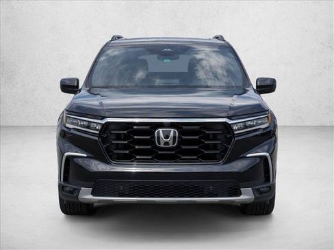 Used 2024 Honda Pilot Touring image 2