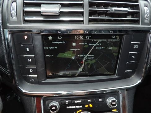 Used 2018 Lincoln Continental Select image 23