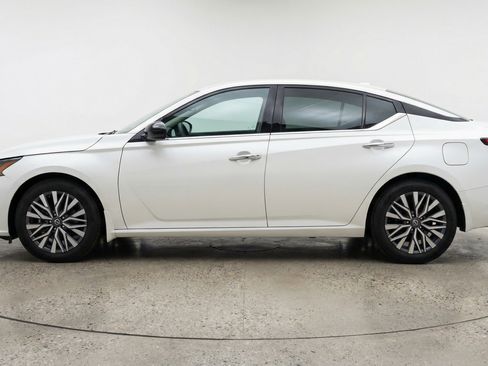 Used 2025 Nissan Altima 2.5 SV image 5