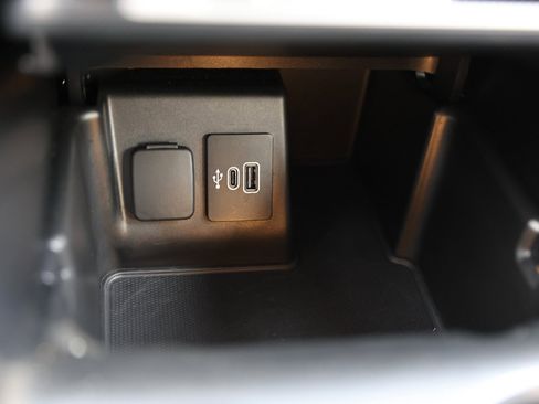 Certified 2025 Ford Explorer ST-Line image 33