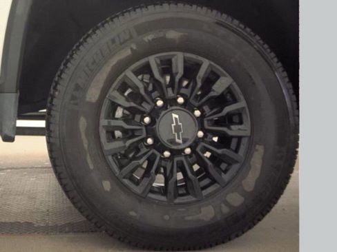 Used 2025 Chevrolet Silverado 2500 W/T AWD/4WD image 18